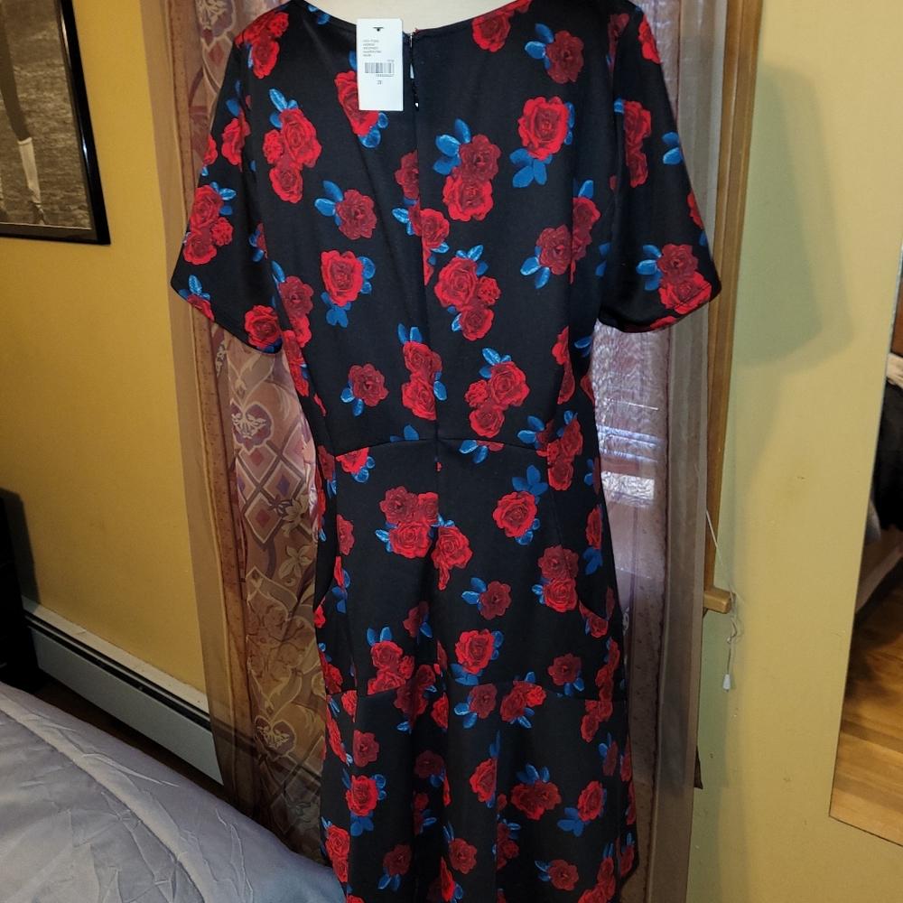 Dress - Picture 3 of 7